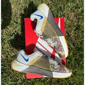 9.5 MEN’S NIKE METCON 10 AMP LIGHT BONE HQ2615-001 WEIGHTLIFTING SNEAKERS